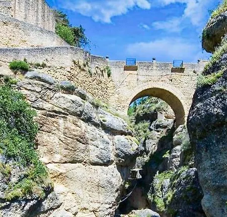 Apartamento Centrico En Ronda Con Terraza Y Dos Dormitorios *